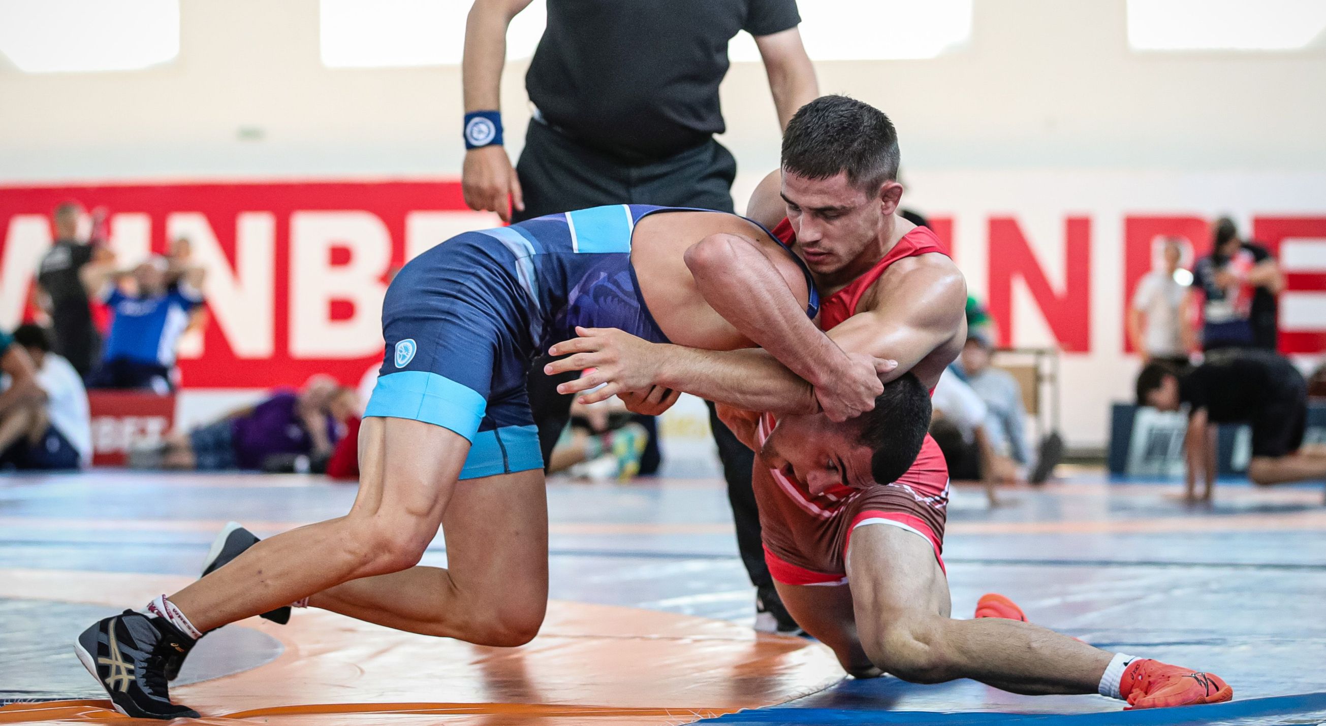 Вангелов срещу световния шампион на старта в Белград