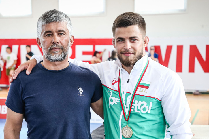 Микяй Наим със своя баща и треньор Салим Наим.
