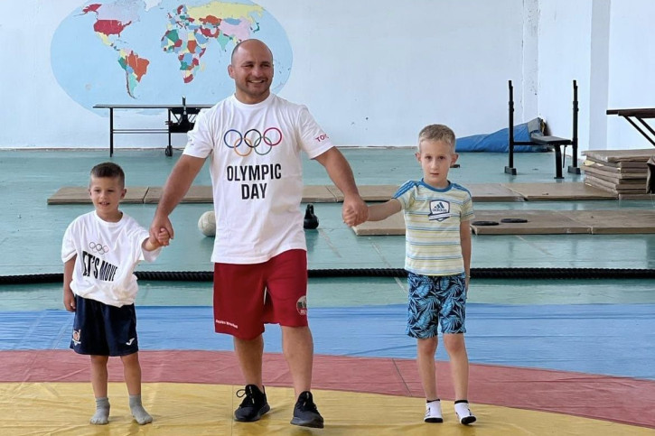 Световният шампион Радослав Великов в ролята на рефер