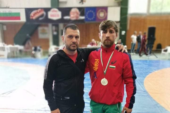 Мехмед Мехмед с треньора Михаил Михов.