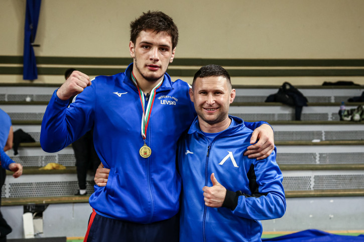 Калоян Иванов с треньора Петър Георгиев