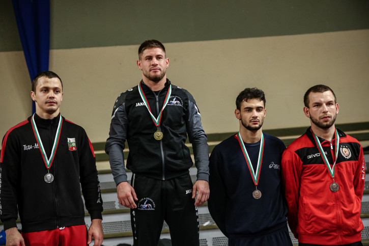 Медалисти, Недялко Петров, шампион с подгласник Мартин Велев.