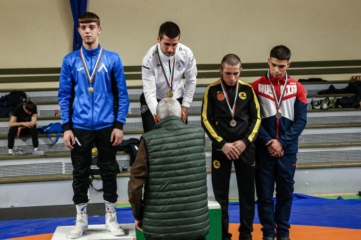 Медалисти,  шампионът Стефан Григоров с подгласник Йордан Топалов